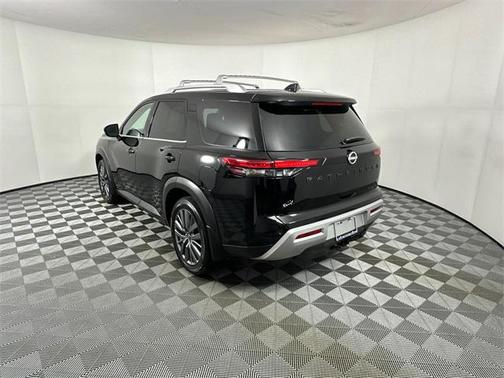2023 Nissan Pathfinder SL 4WD