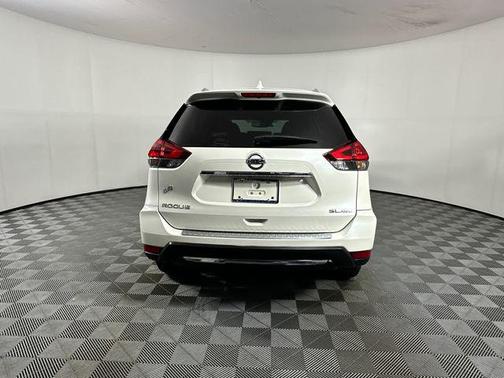 Pearl White 2018 Nissan Rogue SL