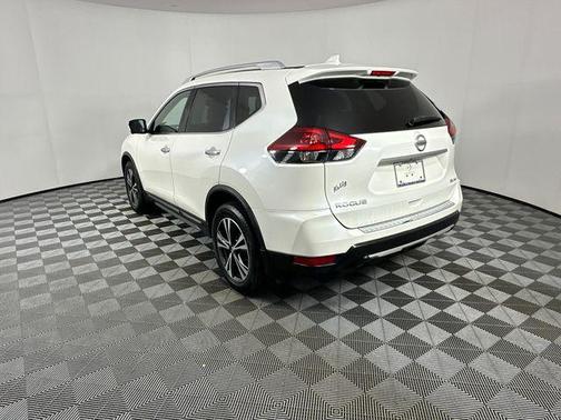 Pearl White 2018 Nissan Rogue SL