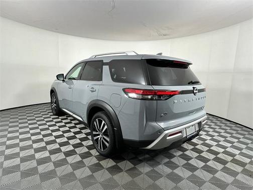 2023 Nissan Pathfinder Platinum 4WD