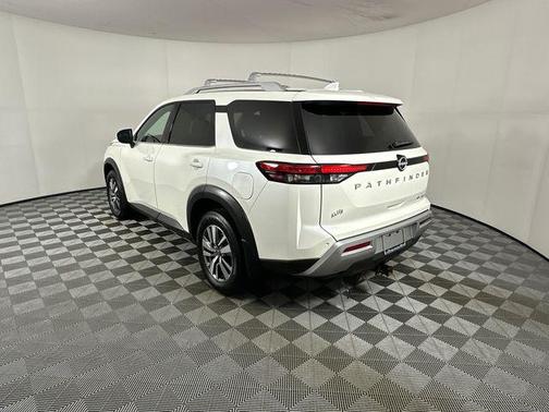 Pearl White Tricoat 2023 Nissan Pathfinder SL 4WD