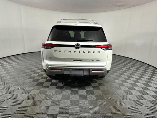 Pearl White Tricoat 2023 Nissan Pathfinder SL 4WD