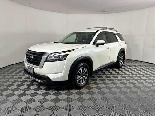 Pearl White Tricoat 2023 Nissan Pathfinder SL 4WD