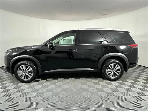 2025 Nissan Pathfinder SL 4WD