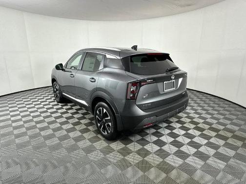 Gun Metallic 2027 Nissan Kicks SV