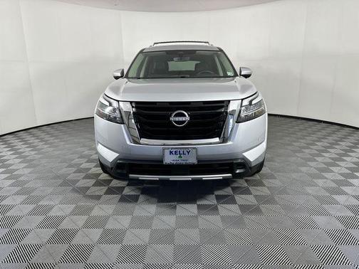 Brilliant Silver Metallic 2023 Nissan Pathfinder SL 4WD