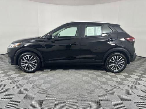 Super Black 2023 Nissan Kicks SV
