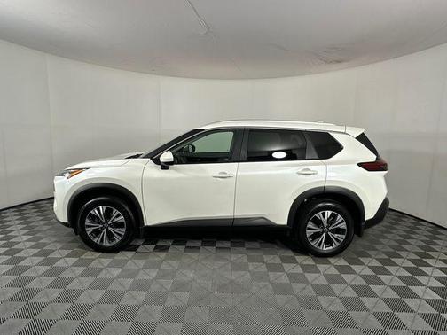 Pearl White Tricoat 2023 Nissan Rogue SV
