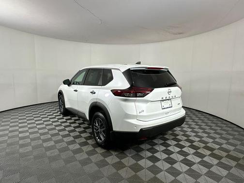 Everest White Pearl 2024 Nissan Rogue S
