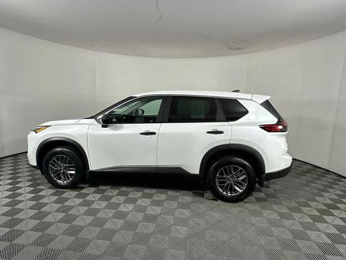 Everest White Pearl 2024 Nissan Rogue S