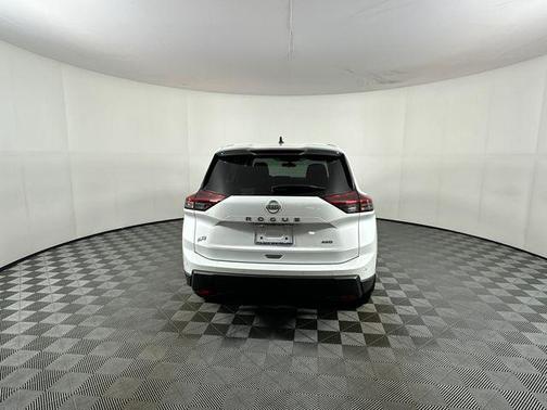 Everest White Pearl 2024 Nissan Rogue S