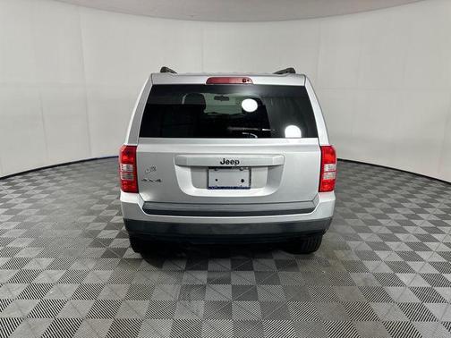 Bright Silver Metallic Clearcoat 2013 Jeep Patriot Sport