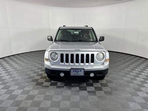 Bright Silver Metallic Clearcoat 2013 Jeep Patriot Sport