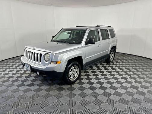 Bright Silver Metallic Clearcoat 2013 Jeep Patriot Sport
