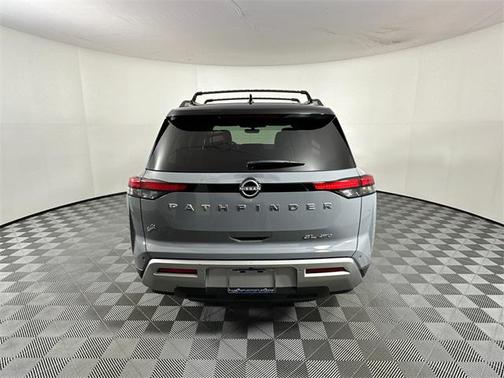 2023 Nissan Pathfinder SL 4WD