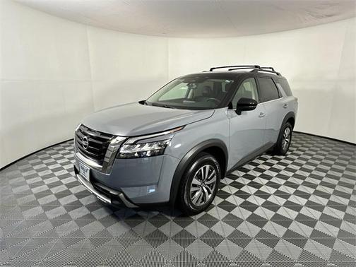 2023 Nissan Pathfinder SL 4WD