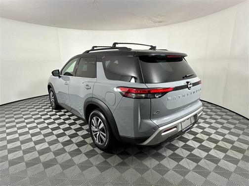 2023 Nissan Pathfinder SL 4WD