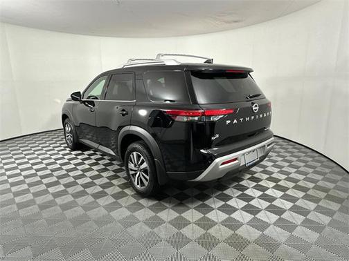 2025 Nissan Pathfinder SL 4WD