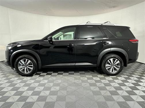 2025 Nissan Pathfinder SL 4WD