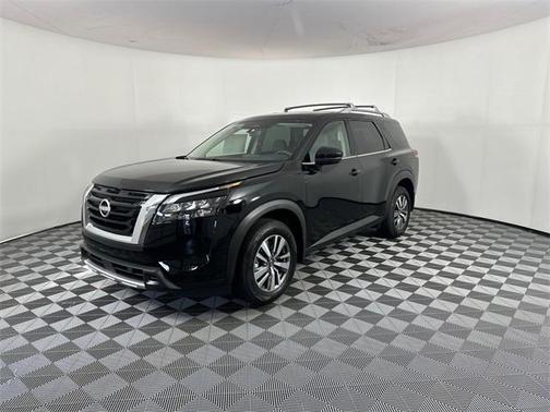 2025 Nissan Pathfinder SL 4WD