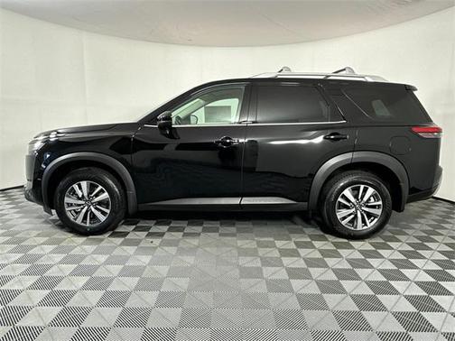 2025 Nissan Pathfinder SL 4WD