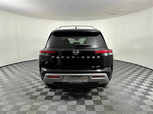 2025 Nissan Pathfinder SL 4WD