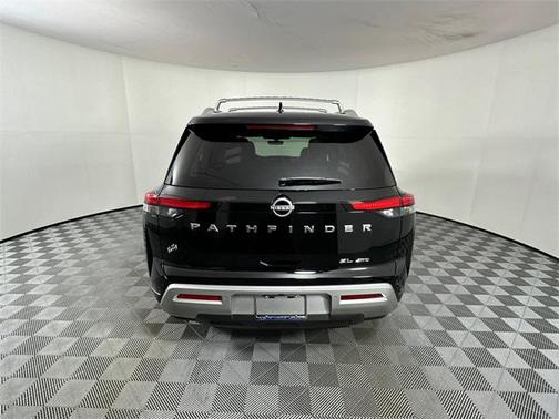 2025 Nissan Pathfinder SL 4WD