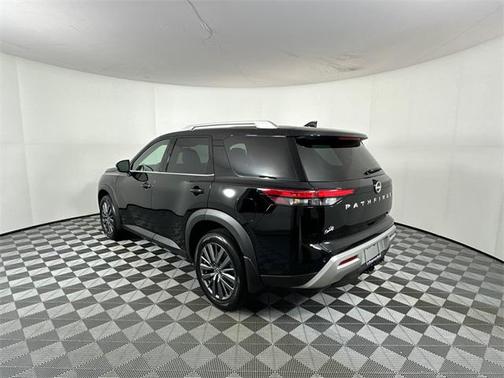 2025 Nissan Pathfinder SL 4WD