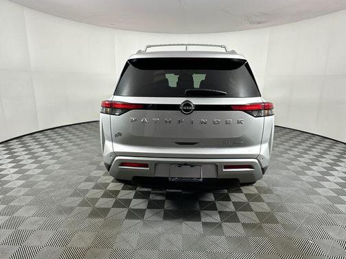 2023 Nissan Pathfinder SL 4WD