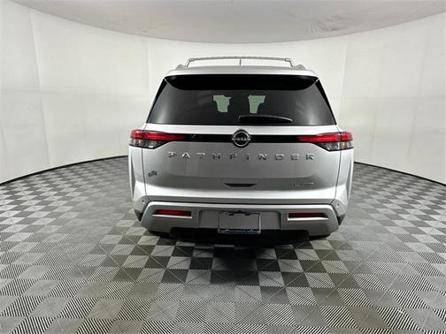 2023 Nissan Pathfinder SL 4WD