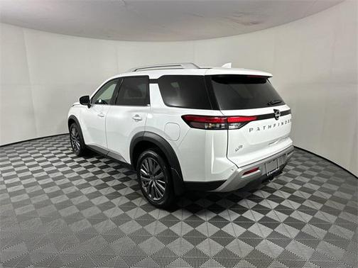 2025 Nissan Pathfinder SL 4WD