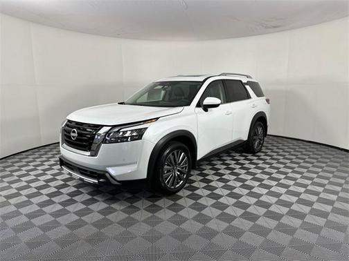 2025 Nissan Pathfinder SL 4WD