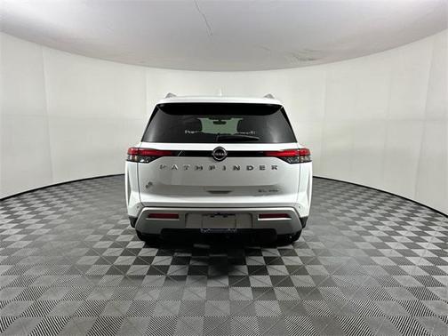 2025 Nissan Pathfinder SL 4WD
