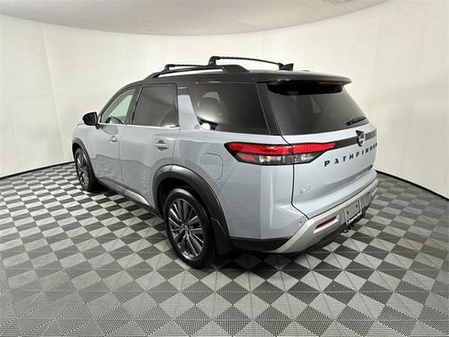 2022 Nissan Pathfinder SL 4WD