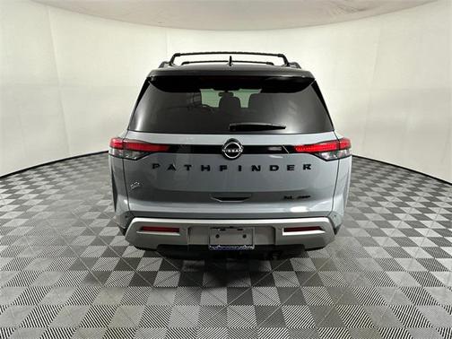 2022 Nissan Pathfinder SL 4WD