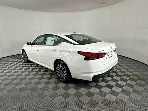 Glacier White 2026 Nissan Altima 2.5 SV