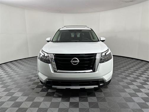 2025 Nissan Pathfinder SL 4WD