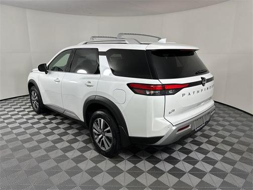 2025 Nissan Pathfinder SL 4WD