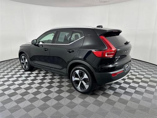 2024 Volvo XC40 B5 Plus Bright Theme