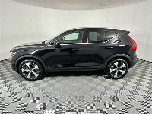 2024 Volvo XC40 B5 Plus Bright Theme