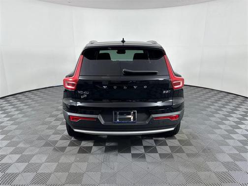 2024 Volvo XC40 B5 Plus Bright Theme