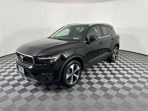 2024 Volvo XC40 B5 Plus Bright Theme