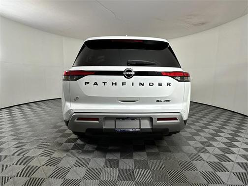 2025 Nissan Pathfinder SL 4WD