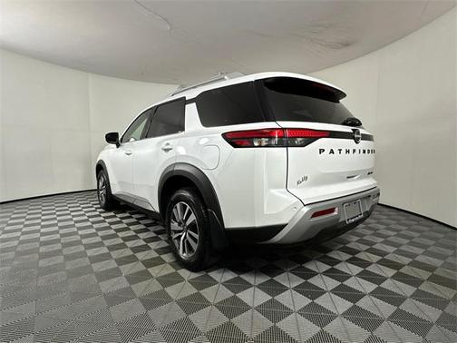 2025 Nissan Pathfinder SL 4WD