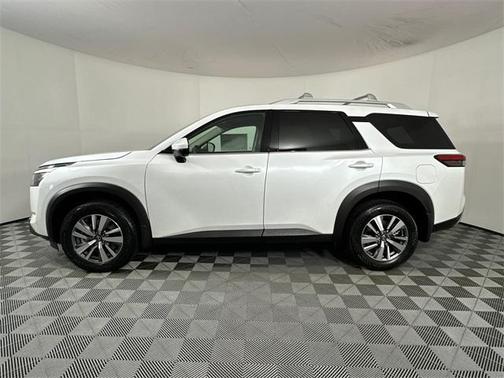 2025 Nissan Pathfinder SL 4WD