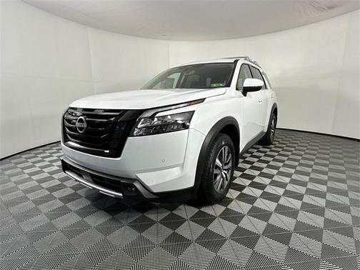 2025 Nissan Pathfinder SL 4WD