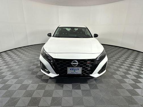 Pearl White Tricoat 2026 Nissan Altima SR AWD