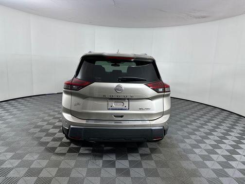 Champagne Silver Metallic 2024 Nissan Rogue SL