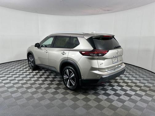 Champagne Silver Metallic 2024 Nissan Rogue SL