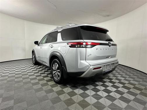 2022 Nissan Pathfinder SL 4WD